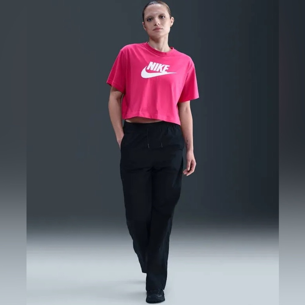 Nike Sportswear Essential Cropped Logo Tee - Pink